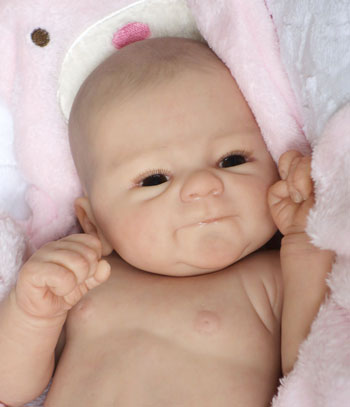 赤ちゃん　人形　リボーンドール