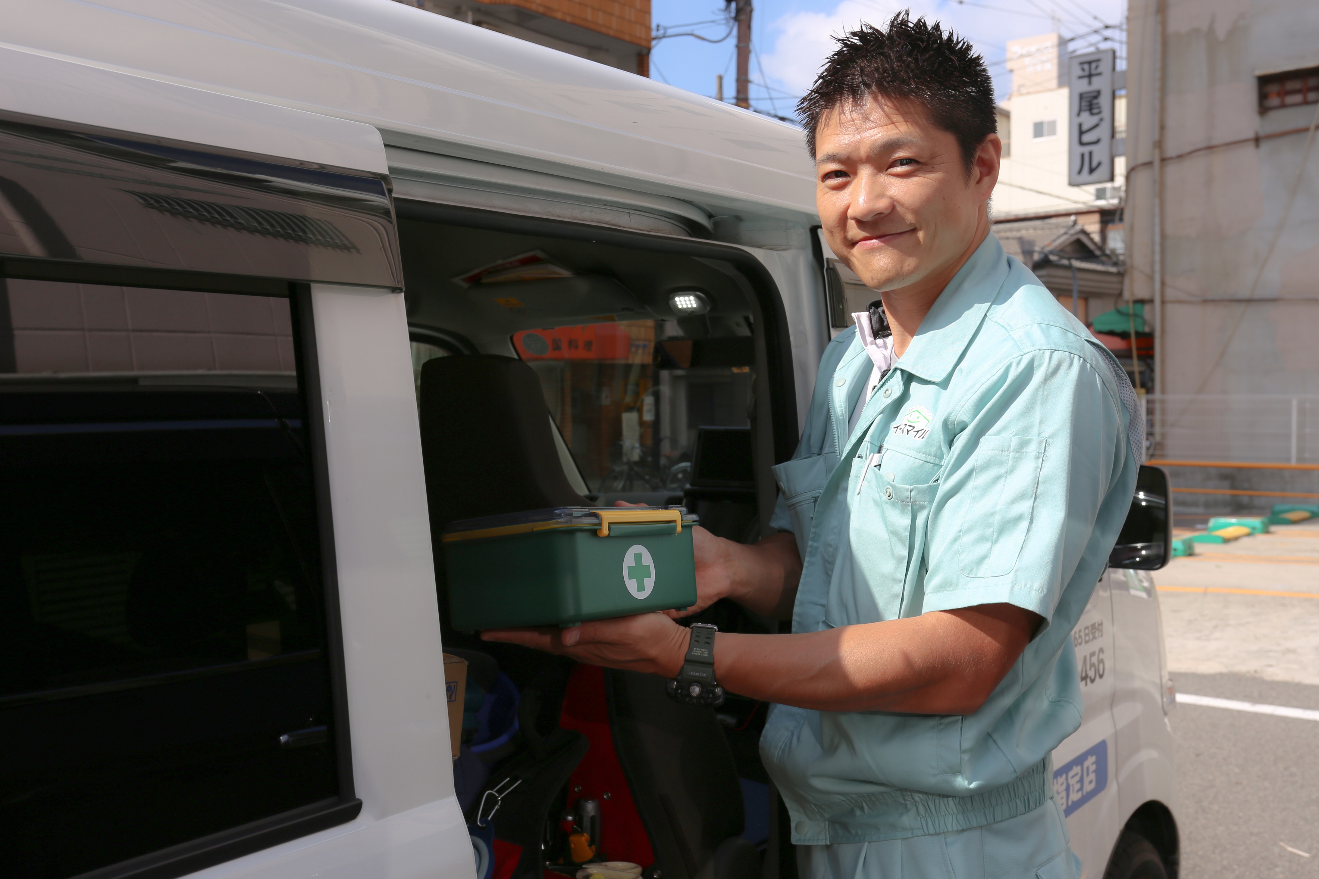 全営業車に救急箱を導入 水トラブル修理だけでなく地域の安全も守る会社へ 水道工事会社 イースマイルが 緊急時支援グッズ車載プロジェクト 開始 Prでっせ